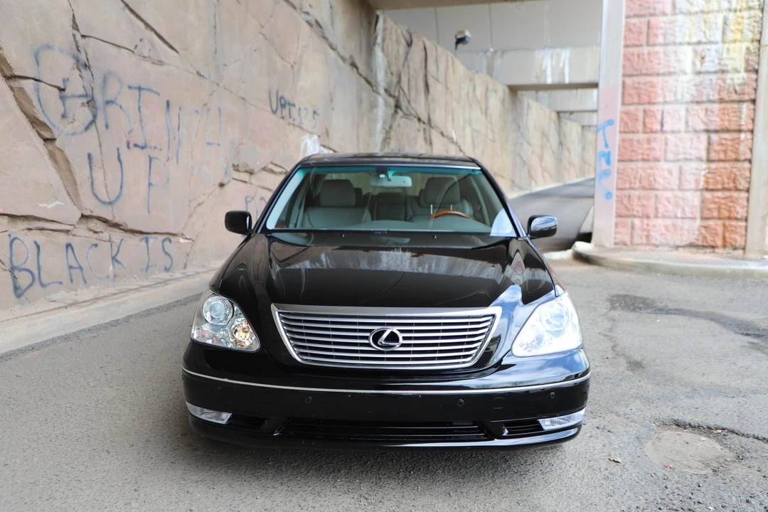 2005 Lexus LS 3rd Gen - Image 14 of 31