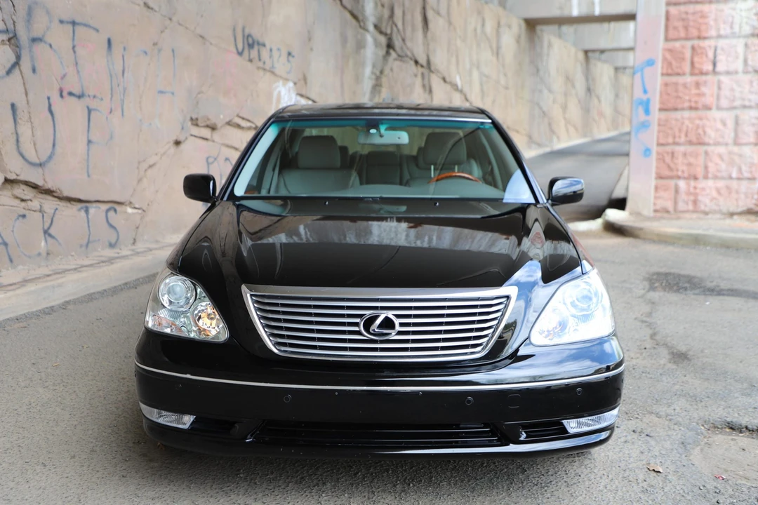 2005 Lexus LS 3rd Gen - Image 15 of 31