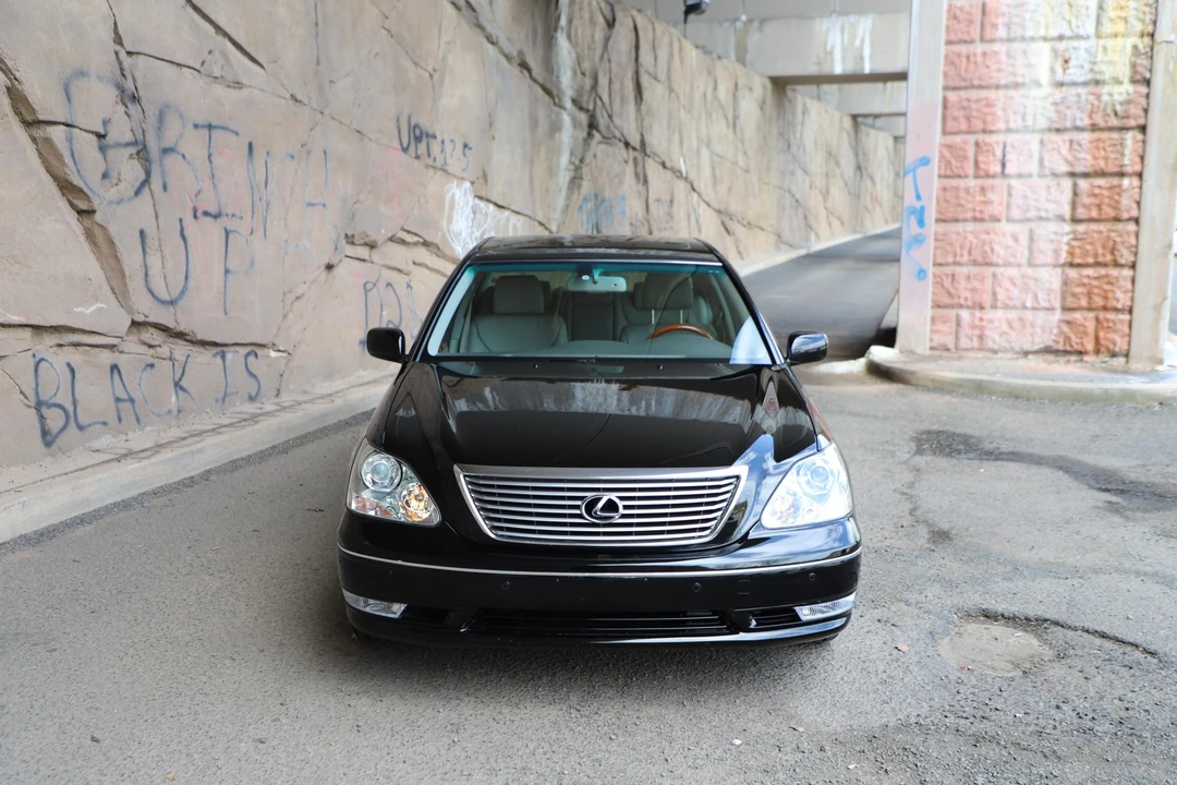 2005 Lexus LS 3rd Gen - Image 13 of 31