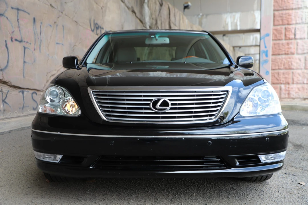 2005 Lexus LS 3rd Gen - Image 17 of 31