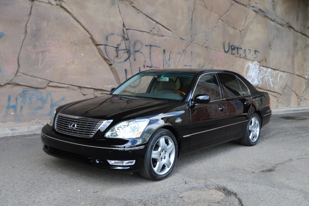 2005 Lexus LS 3rd Gen - Image 11 of 31