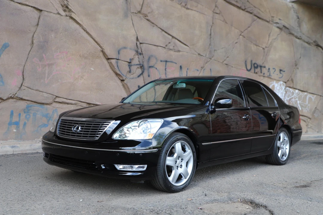 2005 Lexus LS 3rd Gen - Image 12 of 31