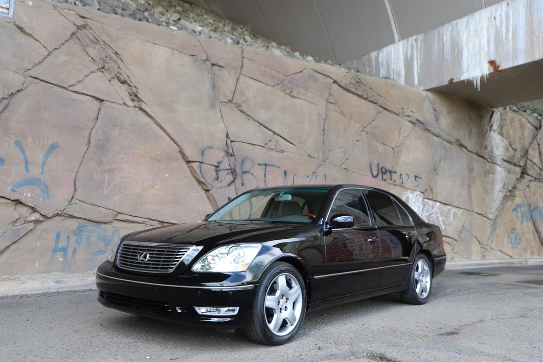 2005 Lexus LS 3rd Gen - Image 9 of 31