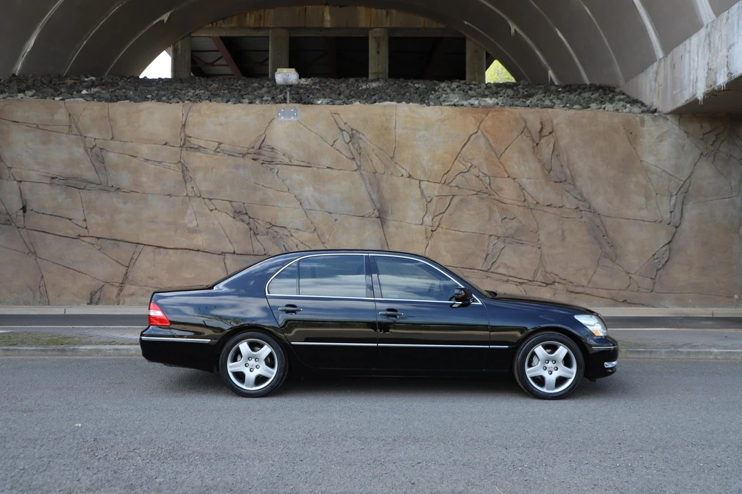 2005 Lexus LS 3rd Gen - Image 27 of 31