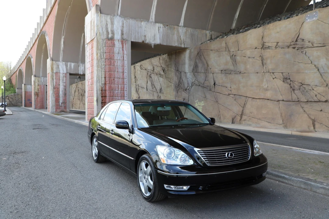 2005 Lexus LS 3rd Gen - Image 22 of 31