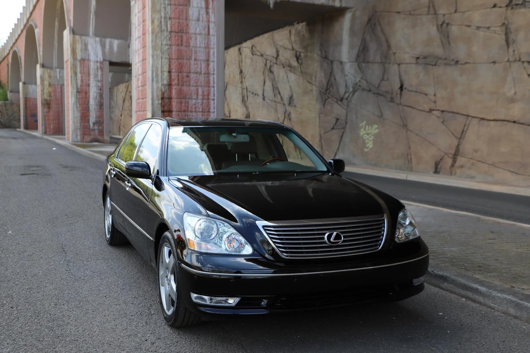 2005 Lexus LS 3rd Gen - Image 18 of 31