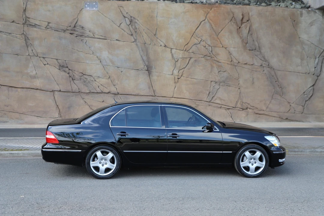 2005 Lexus LS 3rd Gen - Image 29 of 31