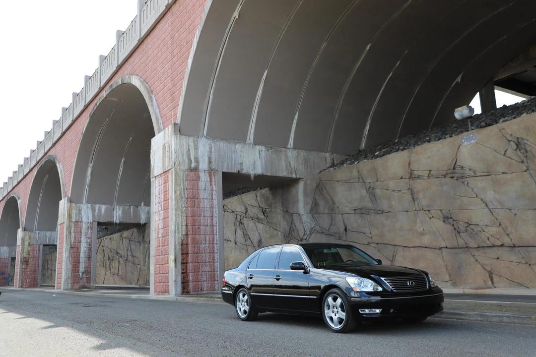 2005 Lexus LS 3rd Gen - Image 26 of 31