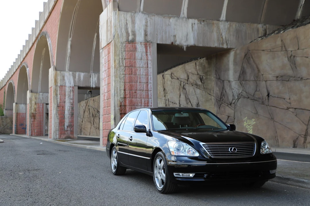 2005 Lexus LS 3rd Gen - Image 23 of 31