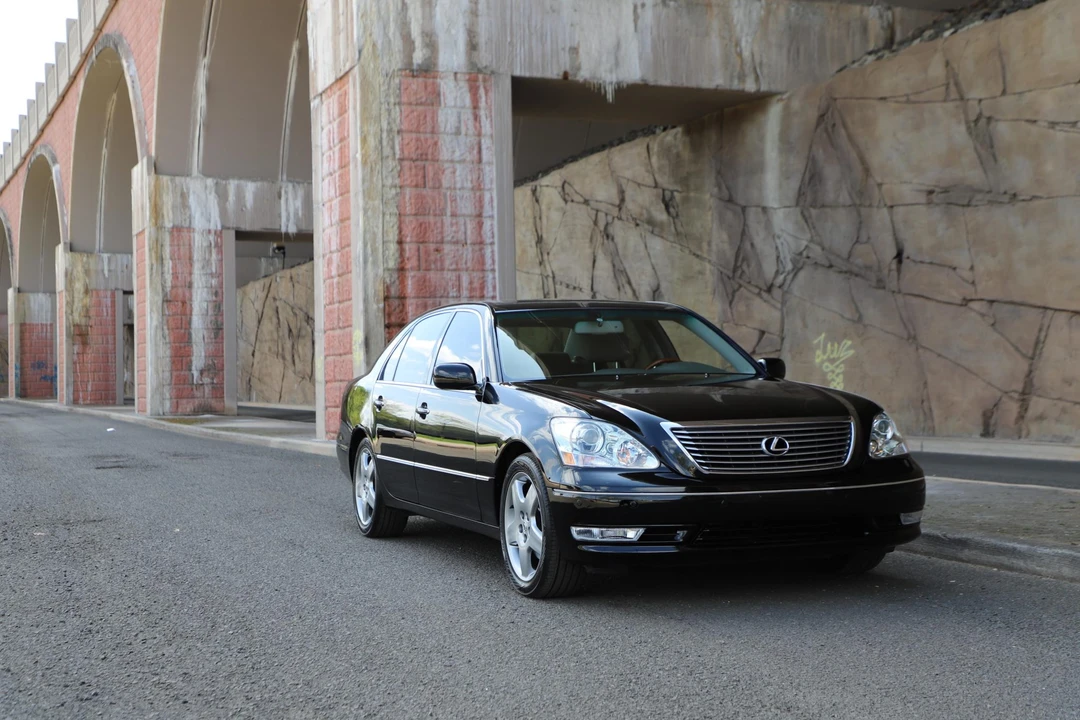 2005 Lexus LS 3rd Gen - Image 21 of 31
