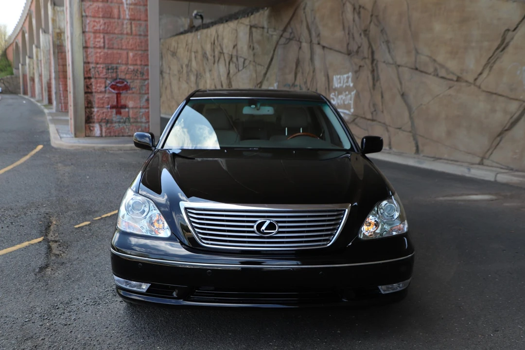 2005 Lexus LS 3rd Gen - Image 16 of 31