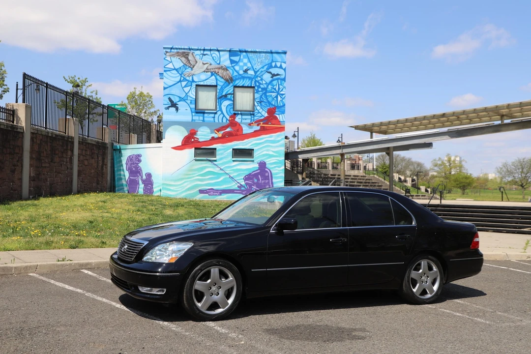 2005 Lexus LS 3rd Gen - Image 2 of 31