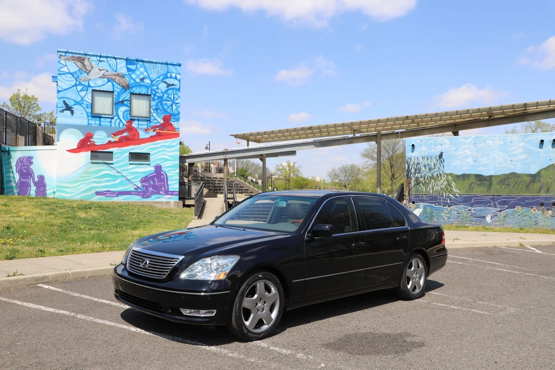 2005 Lexus LS 3rd Gen - Image 3 of 31
