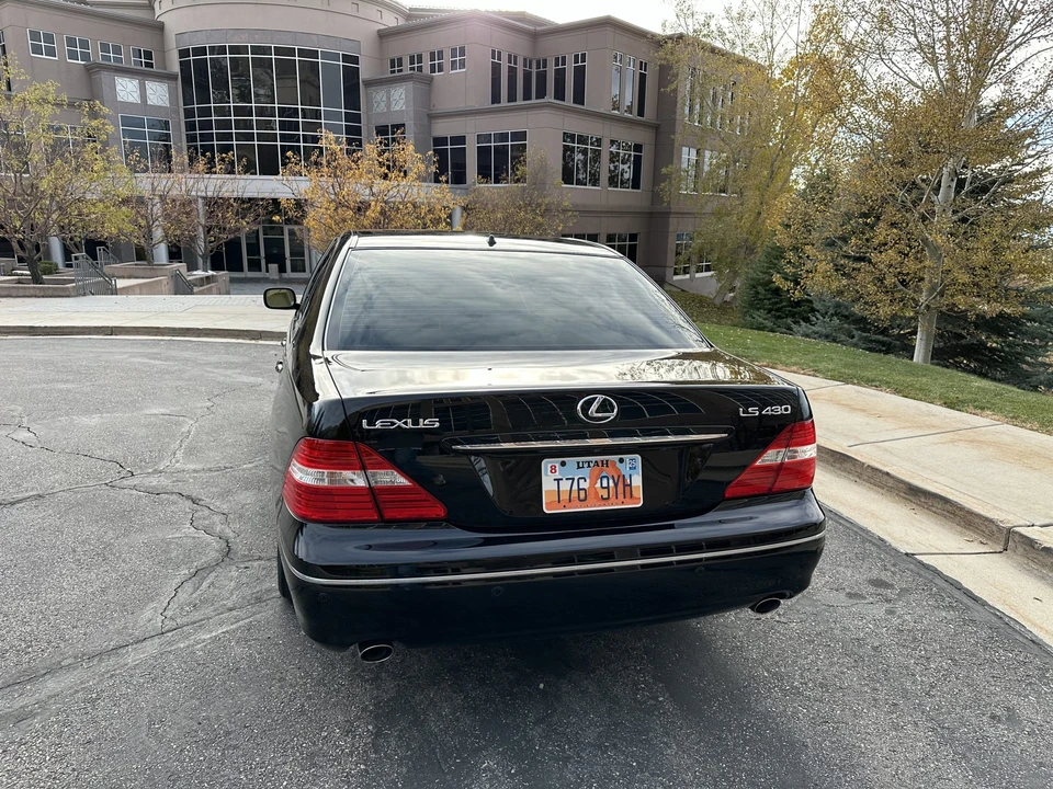 2005 Lexus LS 3rd Gen - Image 29 of 31