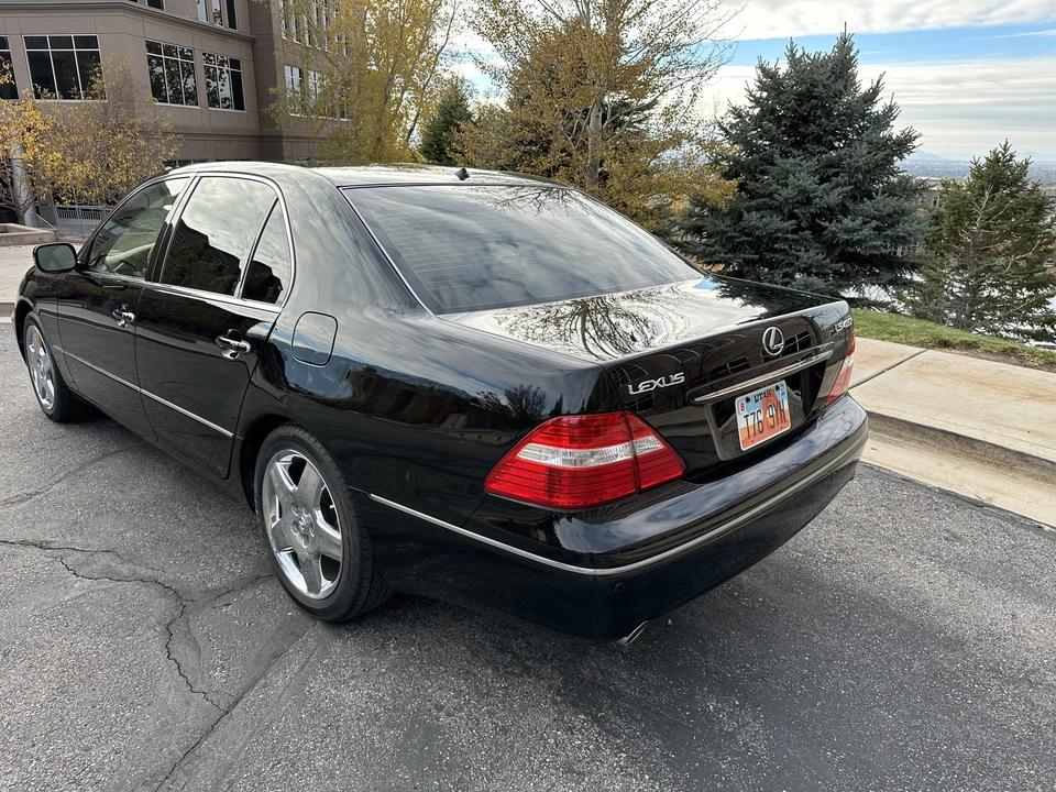 2005 Lexus LS 3rd Gen - Image 25 of 31