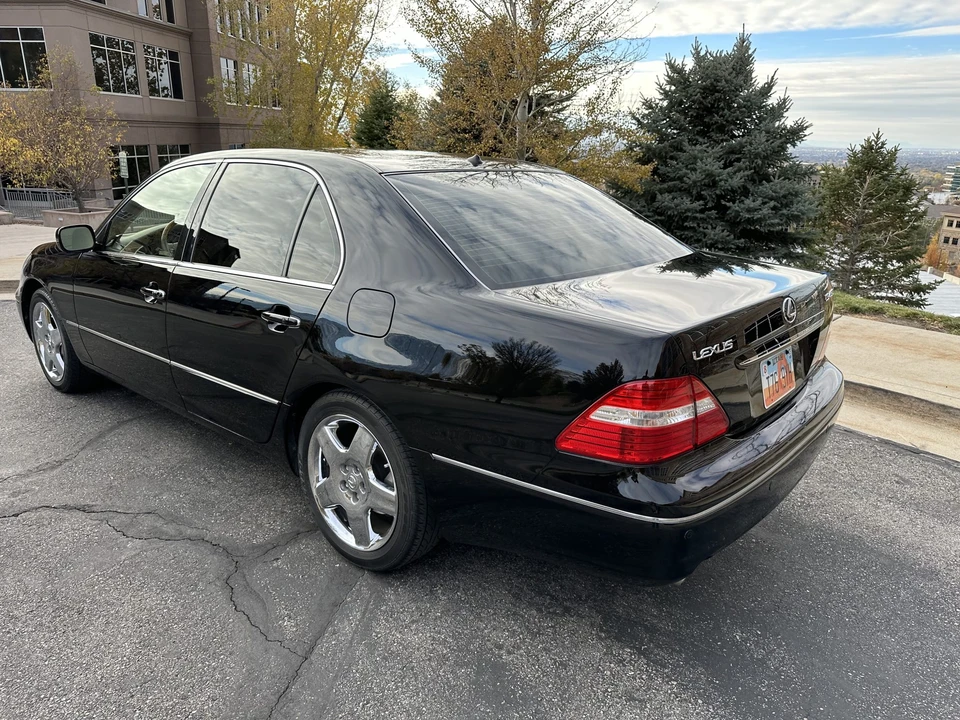 2005 Lexus LS 3rd Gen - Image 24 of 31
