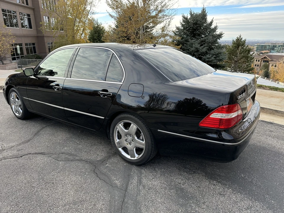 2005 Lexus LS 3rd Gen - Image 23 of 31