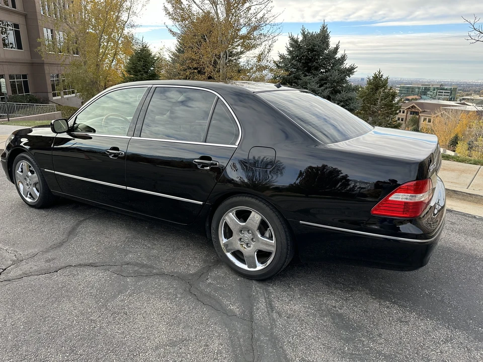 2005 Lexus LS 3rd Gen - Image 22 of 31