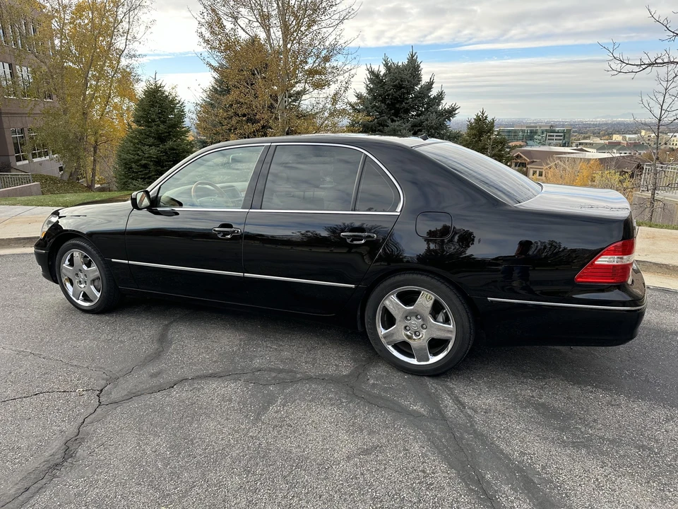 2005 Lexus LS 3rd Gen - Image 21 of 31