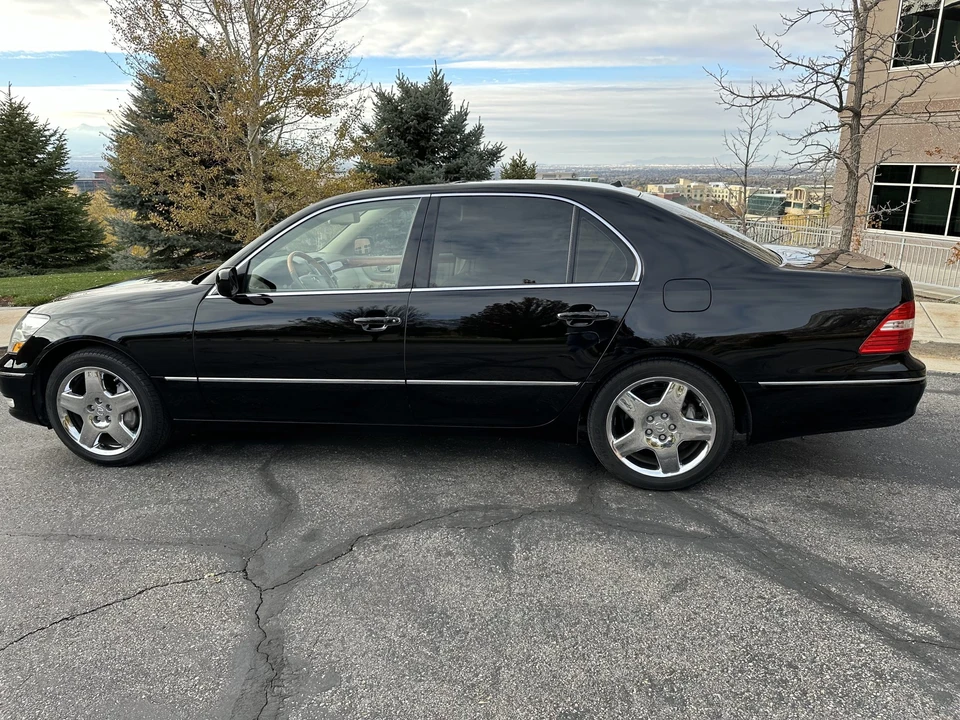 2005 Lexus LS 3rd Gen - Image 19 of 31