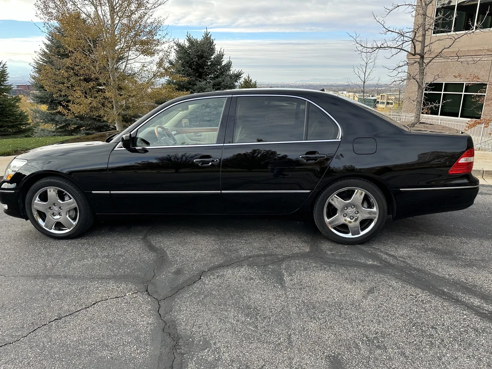 2005 Lexus LS 3rd Gen - Image 18 of 31