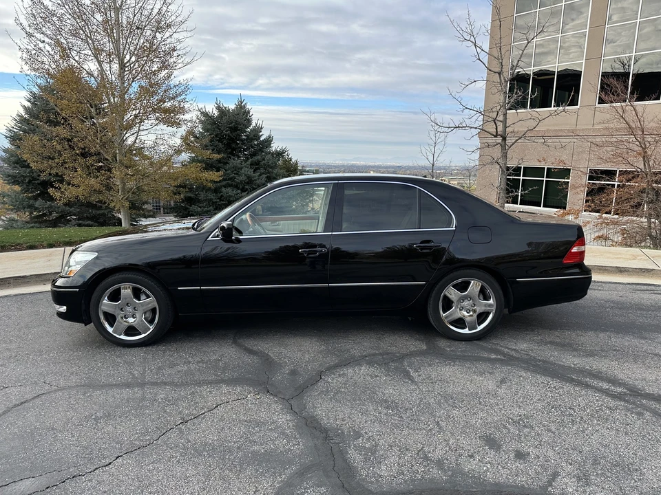 2005 Lexus LS 3rd Gen - Image 17 of 31