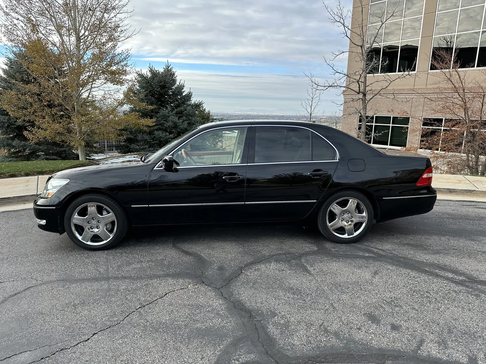2005 Lexus LS 3rd Gen - Image 16 of 31