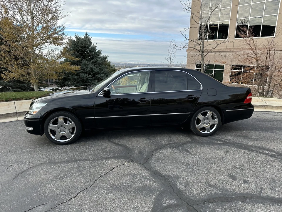 2005 Lexus LS 3rd Gen - Image 15 of 31