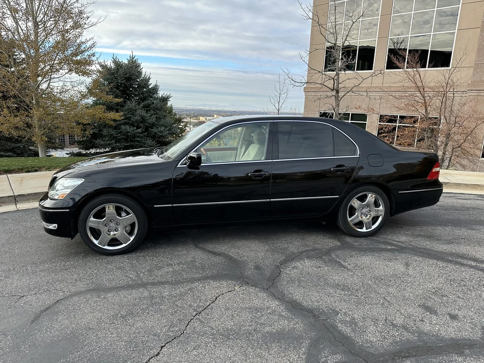 2005 Lexus LS 3rd Gen - Image 14 of 31