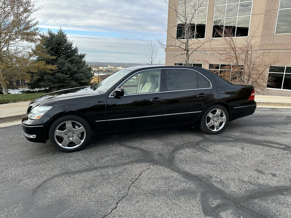 2005 Lexus LS 3rd Gen - Image 13 of 31