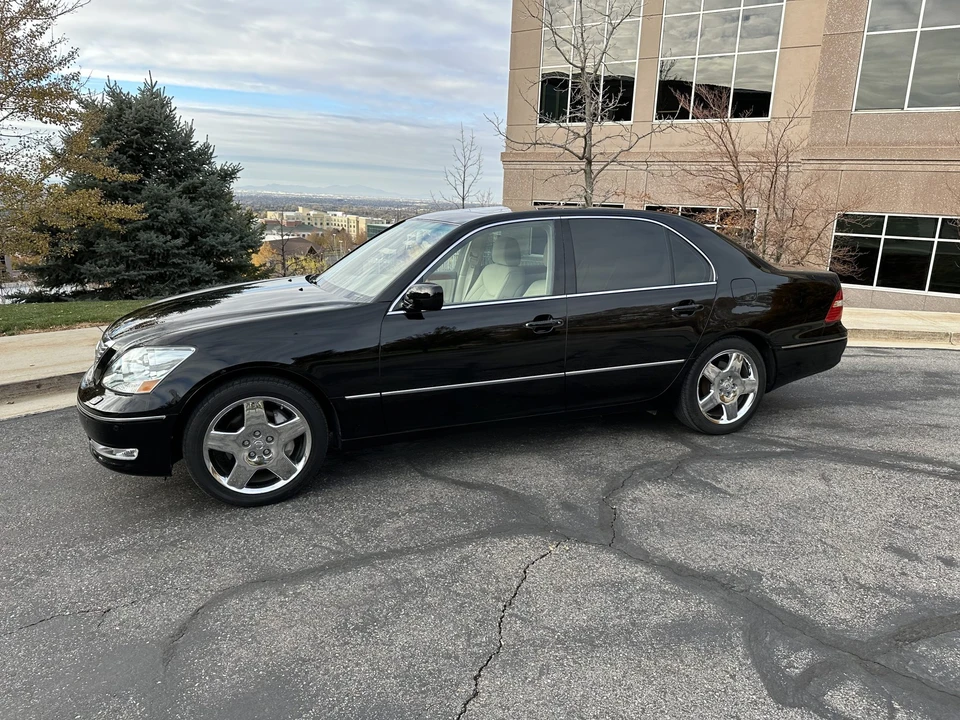 2005 Lexus LS 3rd Gen - Image 12 of 31
