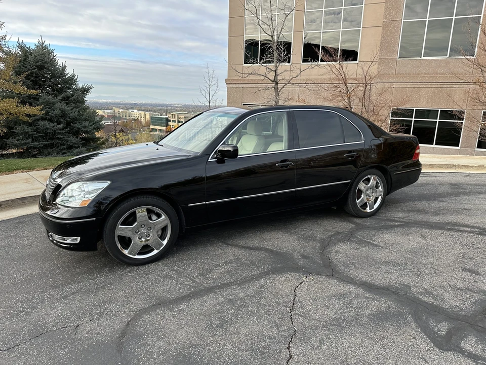 2005 Lexus LS 3rd Gen - Image 11 of 31