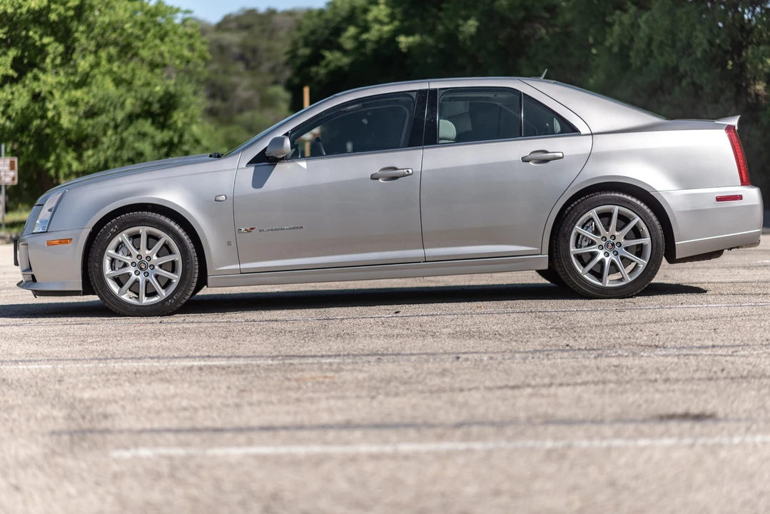 2006 Cadillac STS-V - Image 2 of 31