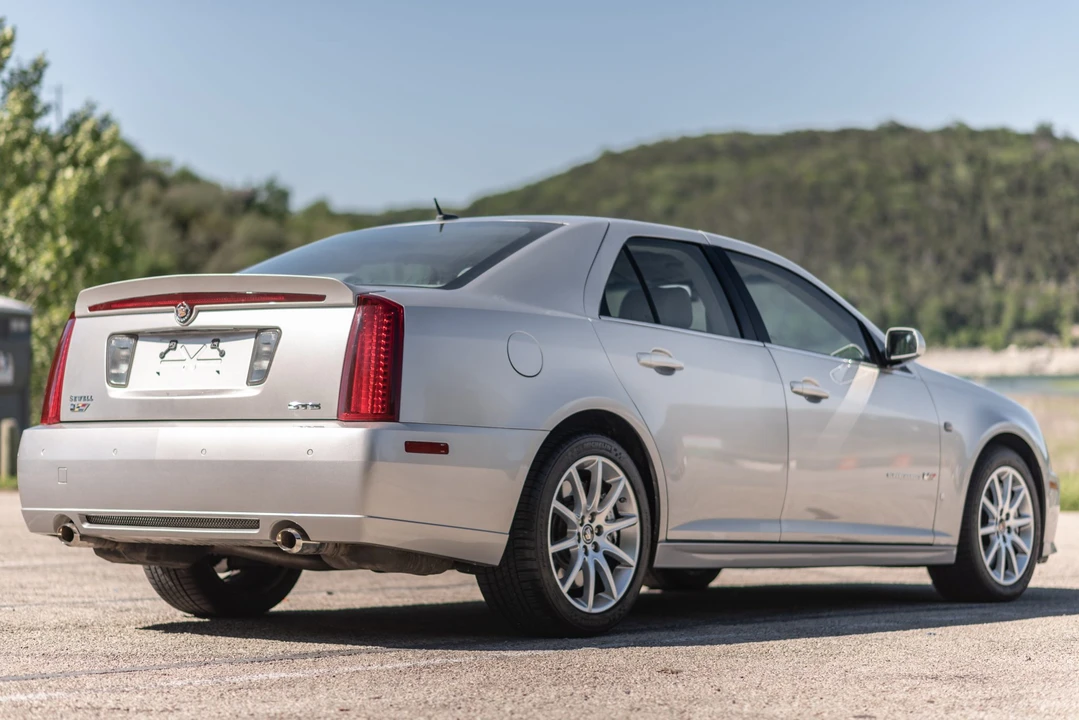 2006 Cadillac STS-V - Image 5 of 31