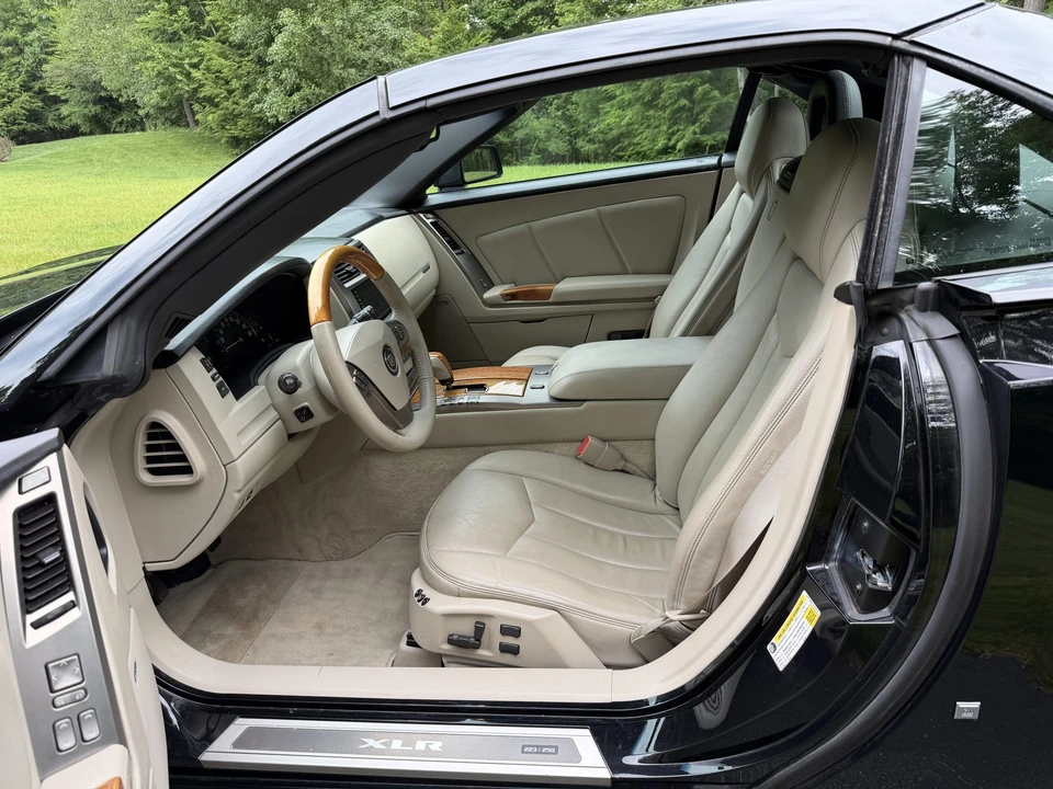 2006 Cadillac XLR - Image 23 of 31