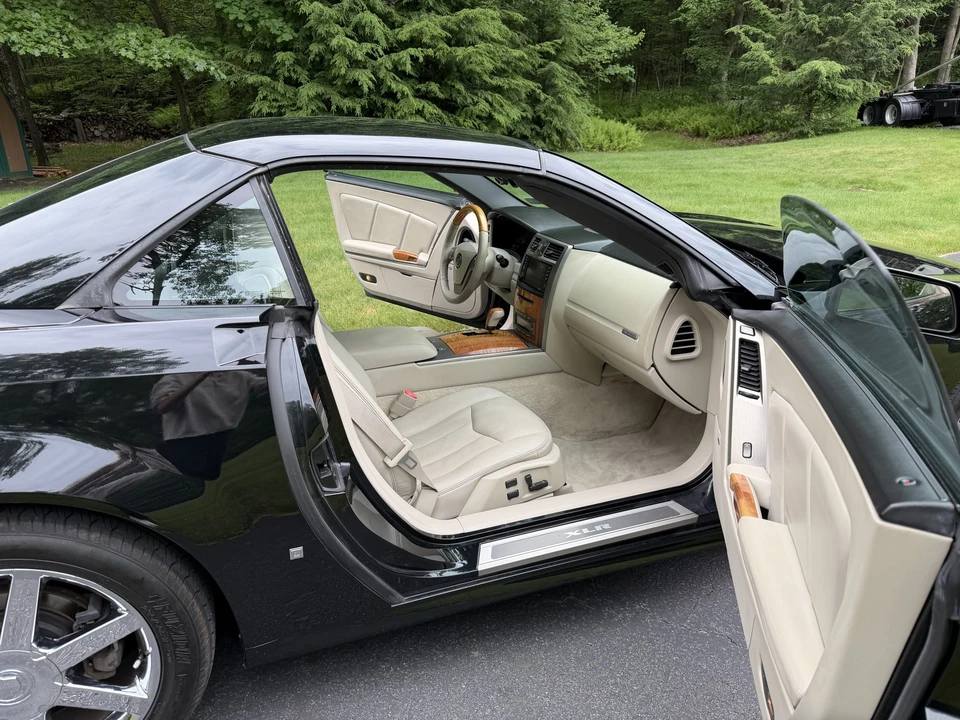 2006 Cadillac XLR - Image 26 of 31