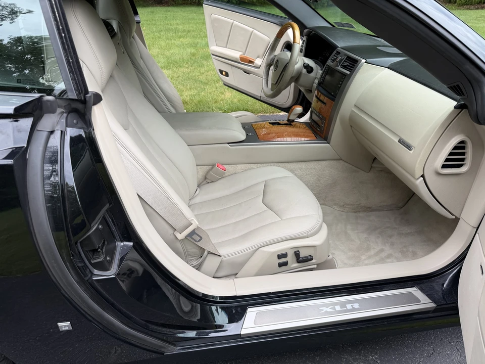2006 Cadillac XLR - Image 27 of 31