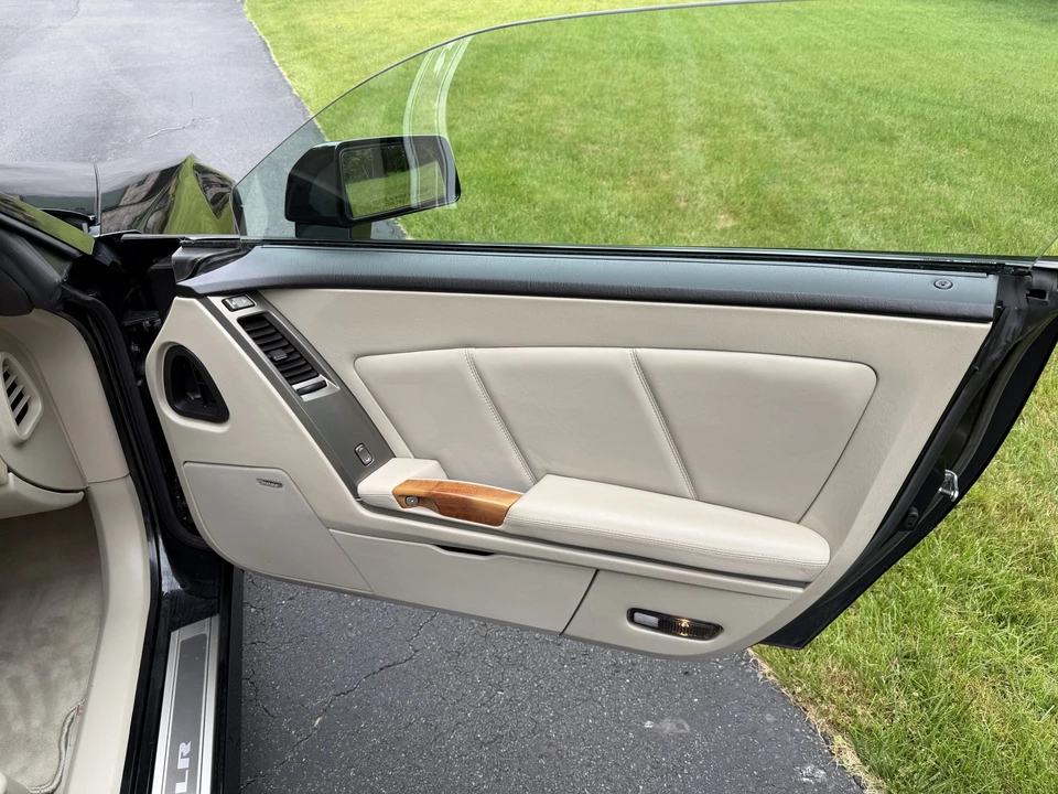 2006 Cadillac XLR - Image 25 of 31