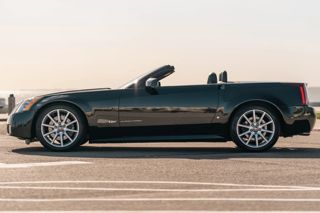 2006 Cadillac XLR-V - Image 10 of 31