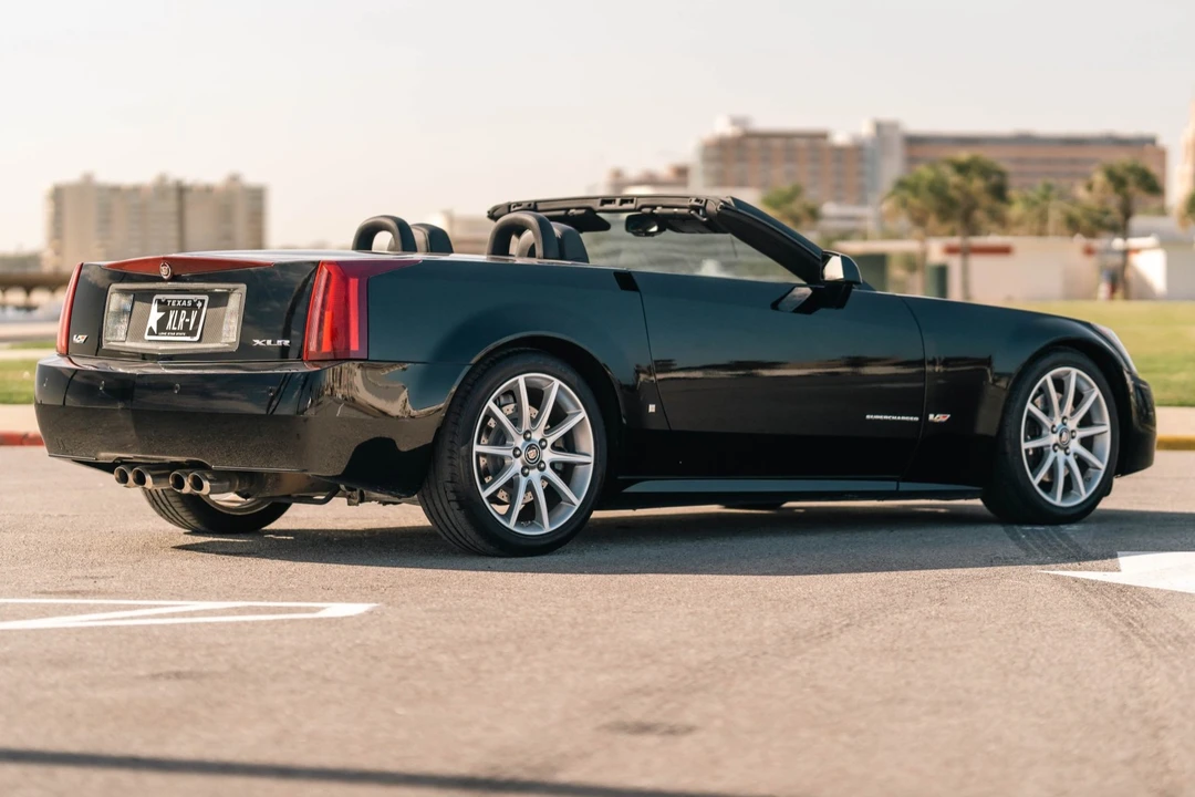 2006 Cadillac XLR-V - Image 13 of 31