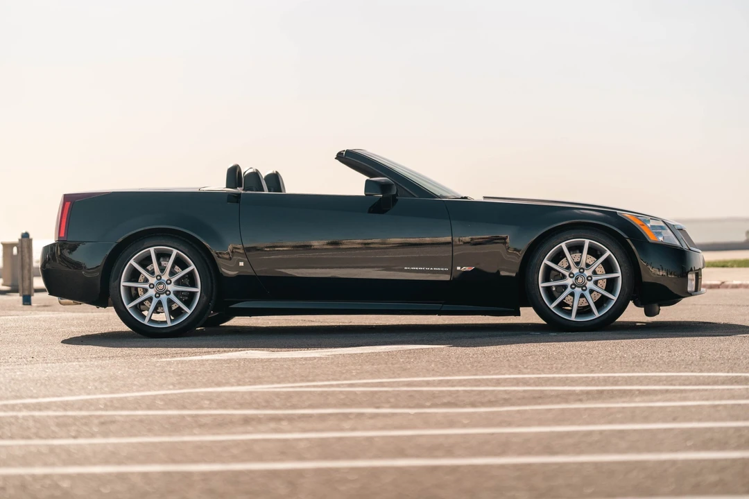 2006 Cadillac XLR-V - Image 14 of 31