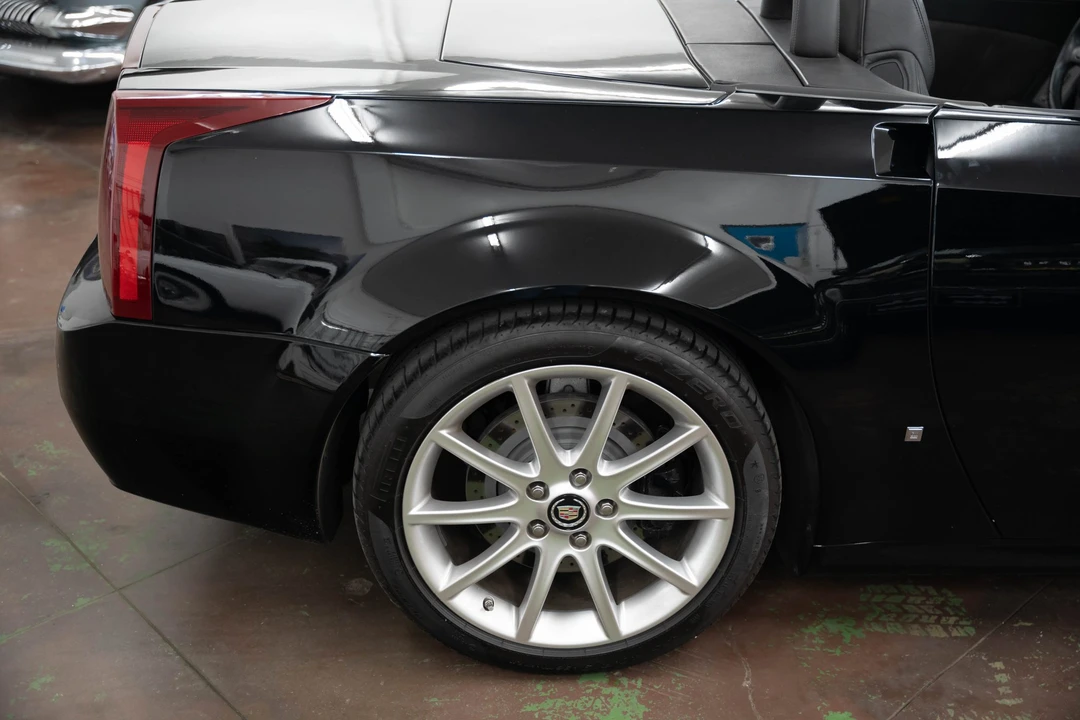 2006 Cadillac XLR-V - Image 21 of 31