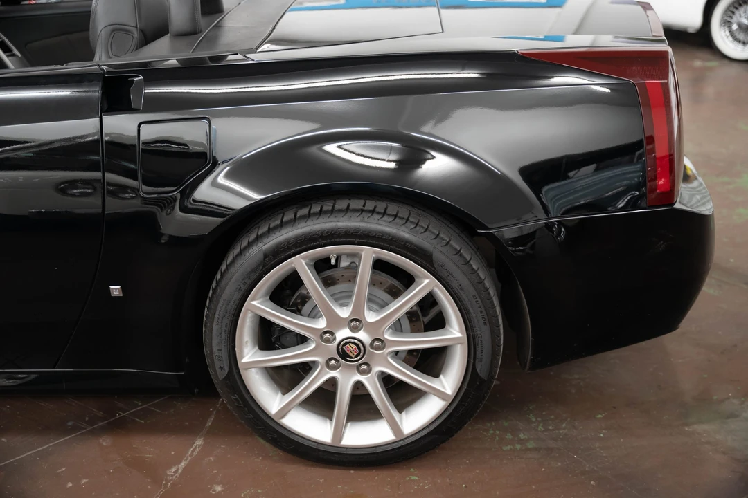 2006 Cadillac XLR-V - Image 20 of 31