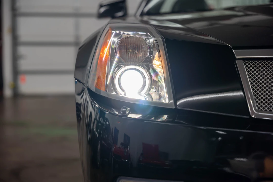 2006 Cadillac XLR-V - Image 29 of 31