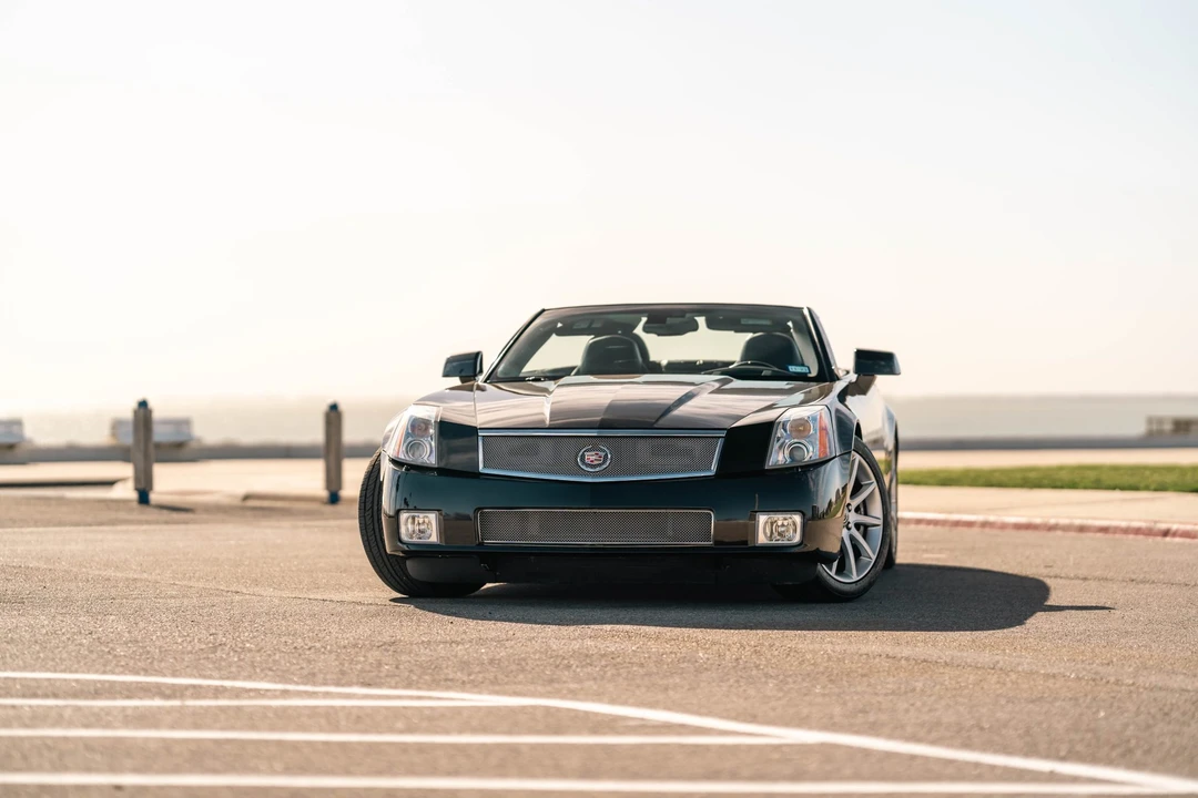 2006 Cadillac XLR-V - Image 2 of 31