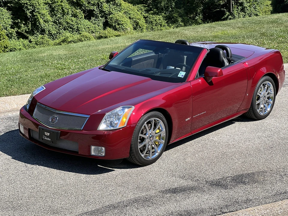 2006 Cadillac XLR-V - Image 2 of 31