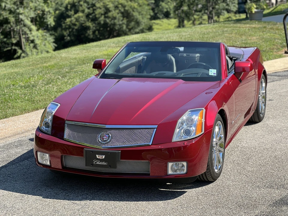 2006 Cadillac XLR-V - Image 7 of 31