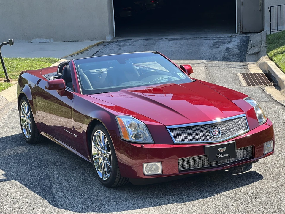 2006 Cadillac XLR-V - Image 10 of 31