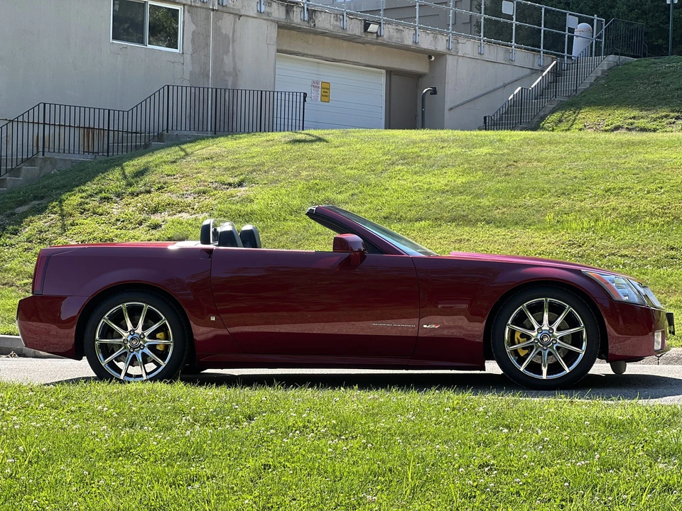 2006 Cadillac XLR-V - Image 14 of 31