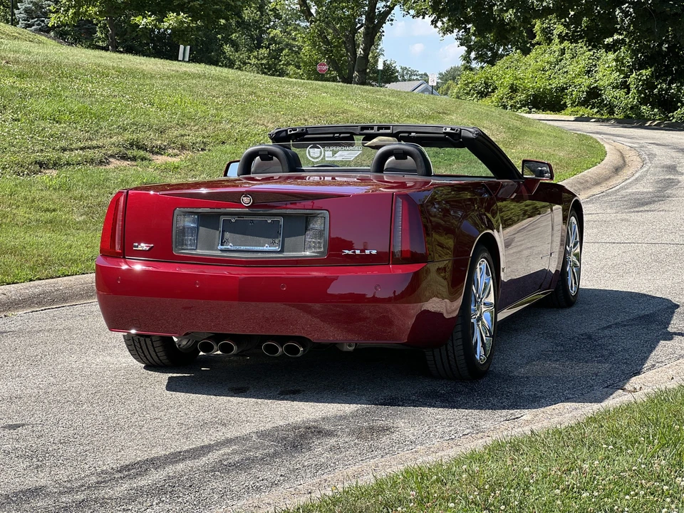 2006 Cadillac XLR-V - Image 17 of 31